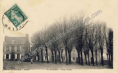 Carte postale ancienne Place Voisin — Ernée (Mayenne)