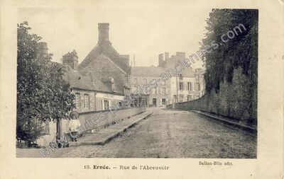Carte postale ancienne Rue de l'Abreuvoir — Ernée (Mayenne)