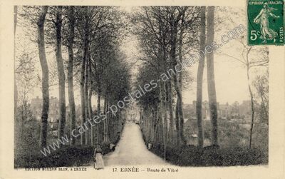 Carte postale ancienne Route de Vitré — Ernée (Mayenne)