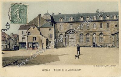 Carte postale ancienne Façade de la Communauté — Évron (Mayenne)