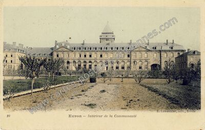 Carte postale ancienne Intérieur de la Communauté — Évron (Mayenne)