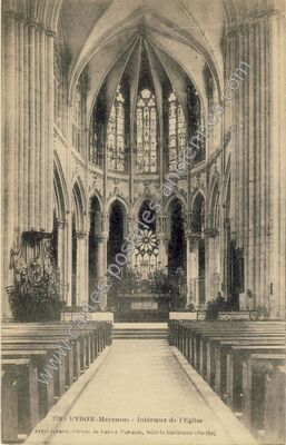Carte postale ancienne Intérieur de l'Eglise — Évron (Mayenne)