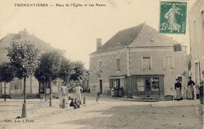 Carte postale ancienne Place de l'Église et rue Neuve — Fromentières (Mayenne)