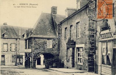 Carte postale ancienne Le vieil Hôtel Notre Dame — Gorron (Mayenne)