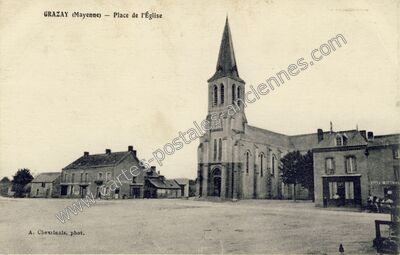 Carte postale ancienne Place de l'Église — Grazay (Mayenne)
