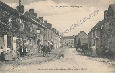 Carte postale ancienne Rue principale — Izé (Mayenne)