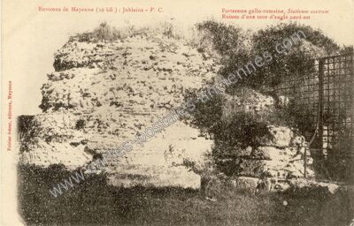 Carte postale ancienne Forteresse gallo-romaine, Stativum castrum. Ruines d'une tour d'angle nord-est — Jublains (Mayenne)