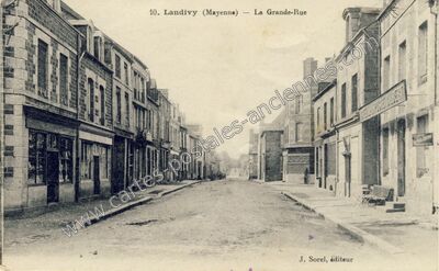 Carte postale ancienne La Grande-Rue — Landivy (Mayenne)