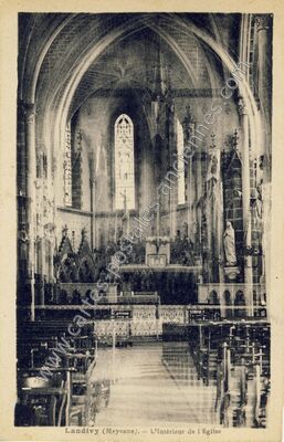 Carte postale ancienne L'Intérieur de l'Eglise — Landivy (Mayenne)