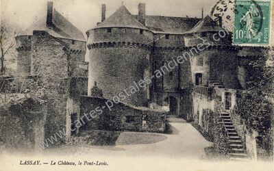 Carte postale ancienne Chateau de Lassay — Lassay-les-Châteaux (Mayenne)