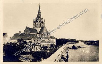 Carte postale ancienne Avesnieres — Laval (Mayenne)