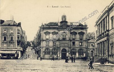 Carte postale ancienne Les Postes — Laval (Mayenne)