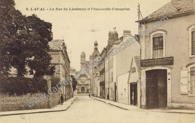 Carte postale ancienne La Rue du Lieutenant et l'Immaculée-Conception — Laval (Mayenne)
