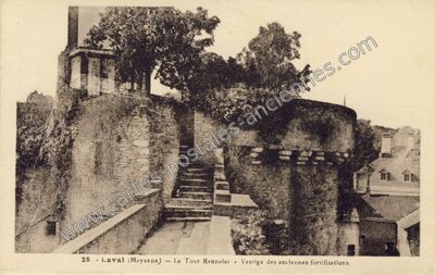 Carte postale ancienne La Tour Rennaise - Vestige des anciennes fortifications — Laval (Mayenne)