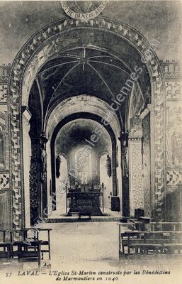 Carte postale ancienne L'Église Saint-Martin construite par les Bénédictines de Marmoutiers — Laval (Mayenne)
