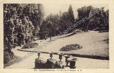 Carte postale ancienne Le Parc de la Perrine — Laval (Mayenne)