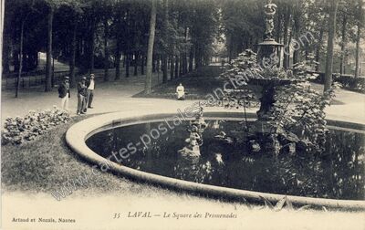 Carte postale ancienne Le Square des Promenades — Laval (Mayenne)