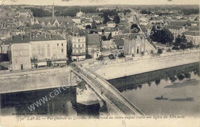 Carte postale ancienne Vue générale du Quartier St-Vénérand au centre duquel s'élève une Eglise du XVe siècle — Laval (Mayenne)