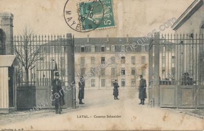 Carte postale ancienne Caserne Schneider — Laval (Mayenne)