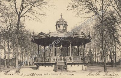 Carte postale ancienne Kiosque de la Musique — Laval (Mayenne)