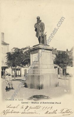 Carte postale ancienne Statue d'Ambroise Paré — Laval (Mayenne)