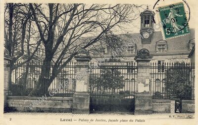 Carte postale ancienne Palais de Justice, façade place du Palais — Laval (Mayenne)
