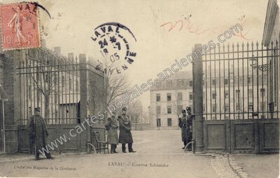 Carte postale ancienne Caserne Schneider — Laval (Mayenne)