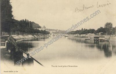 Carte postale ancienne Vue prise d'Avesnières — Laval (Mayenne)