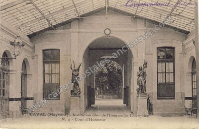 Carte postale ancienne Institution libre de l'Immaculée-Conception. Cour d'Honneur — Laval (Mayenne)