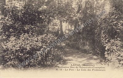 Carte postale ancienne Institution libre de l'Immaculée-Conception. Le Parc - Le Coin des Professeurs — Laval (Mayenne)