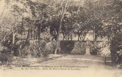 Carte postale ancienne Institution libre de l'immaculée-Conception - Le Parc - Allée de Notre-Dame de Lourdes — Laval (Mayenne)