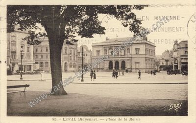 Carte postale ancienne Place de la Mairie — Laval (Mayenne)