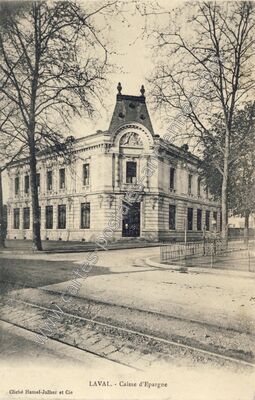 Carte postale ancienne Caisse d'Epargne — Laval (Mayenne)