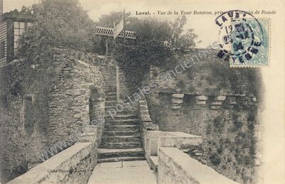 Carte postale ancienne Vue de la Tour Renaise, prise du Chemin de Ronde — Laval (Mayenne)