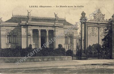 Carte postale ancienne Le Musée avec la Grille — Laval (Mayenne)