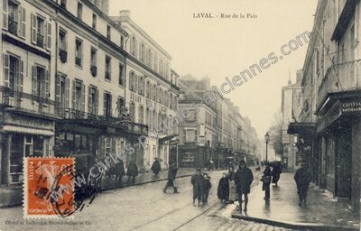 Carte postale ancienne Rue de la Paix — Laval (Mayenne)