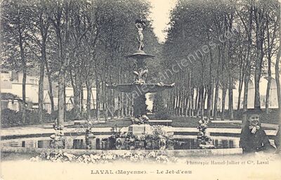Carte postale ancienne Le Jet-d'eau — Laval (Mayenne)