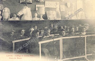 Carte postale ancienne Collège de Jeunes Filles Cours de Dessin — Laval (Mayenne)