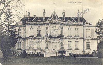 Carte postale ancienne Evêché — Laval (Mayenne)