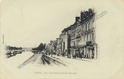 Carte postale ancienne Vue d'Avesnières prise du vieux pont — Laval (Mayenne)