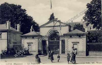 Carte postale ancienne La Préfecture — Laval (Mayenne)