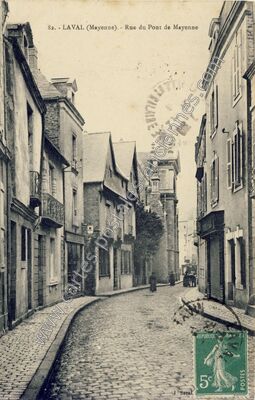 Carte postale ancienne Rue du Pont de Mayenne — Laval (Mayenne)