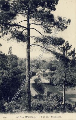 Carte postale ancienne Vue sur Avesnières — Laval (Mayenne)
