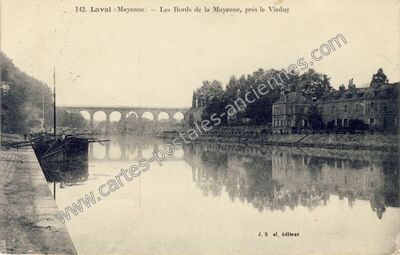 Carte postale ancienne Les Bords de la Mayenne, près le Viaduc — Laval (Mayenne)