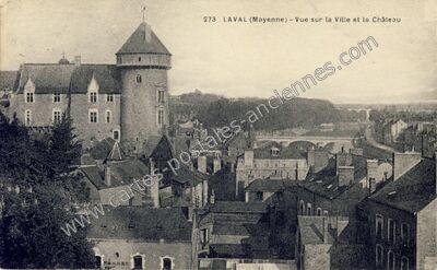 Carte postale ancienne Vue sur la Ville et le Château — Laval (Mayenne)