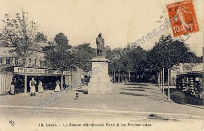 Carte postale ancienne La Statue d'Ambroise Paré & les Promenades — Laval (Mayenne)