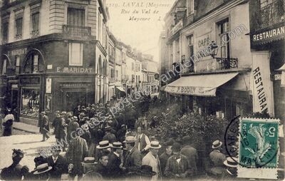 Carte postale ancienne Rue du Val de Mayenne — Laval (Mayenne)