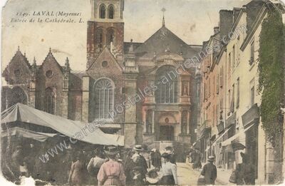 Carte postale ancienne Entrée de la Cathédrale — Laval (Mayenne)