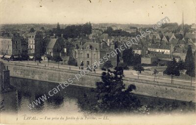 Carte postale ancienne Vue prise du Jardin de la Perrine — Laval (Mayenne)