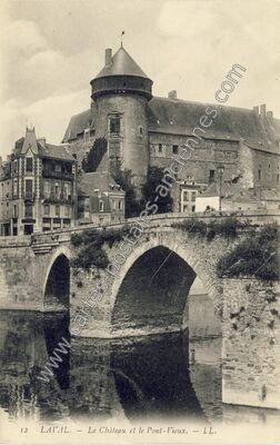 Carte postale ancienne Le Château et le Pont-Vieux — Laval (Mayenne)